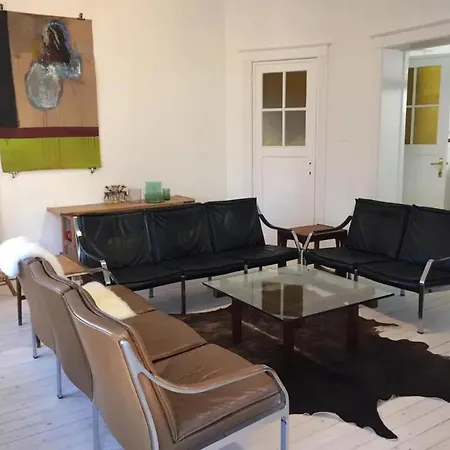 Spacious House With 6 Bedrooms In *