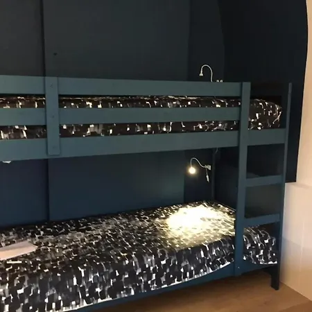 Spacious House With 6 Bedrooms In