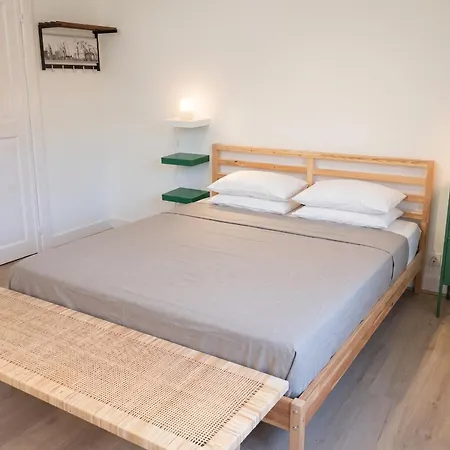 Spacious House With 6 Bedrooms In
