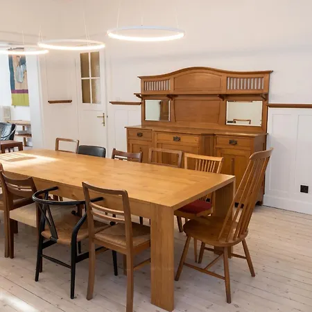 Vakantiehuis Spacious House With 6 Bedrooms In *