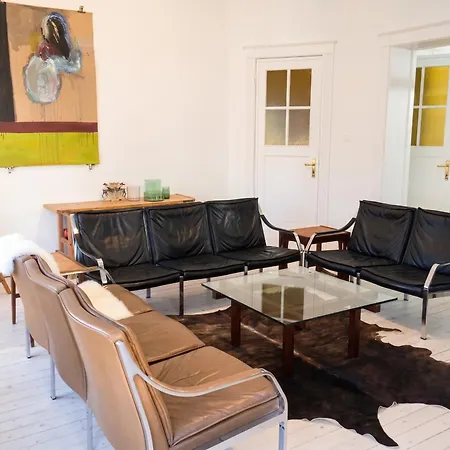 Spacious House With 6 Bedrooms In Vakantiehuis De Panne