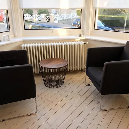 Spacious House With 6 Bedrooms In